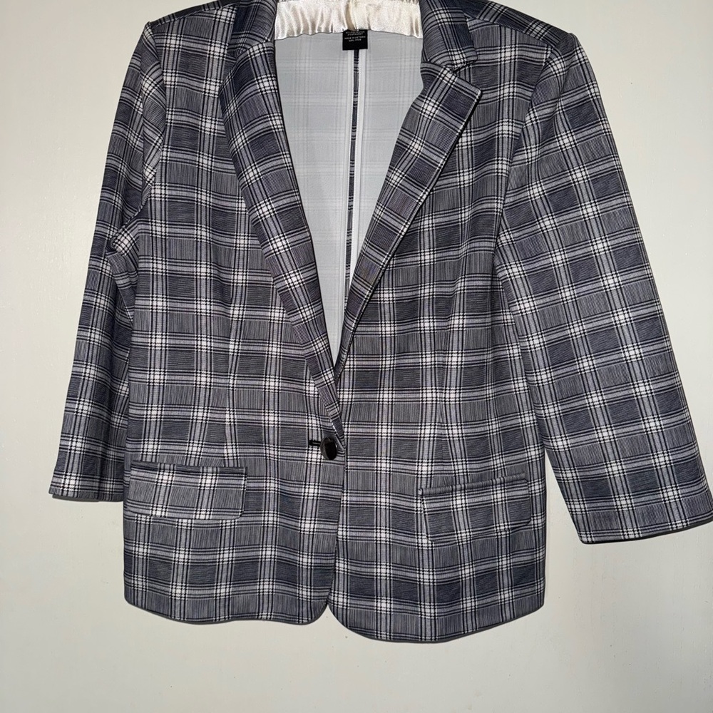 NYC Black and White Blazer with Notched Lapel